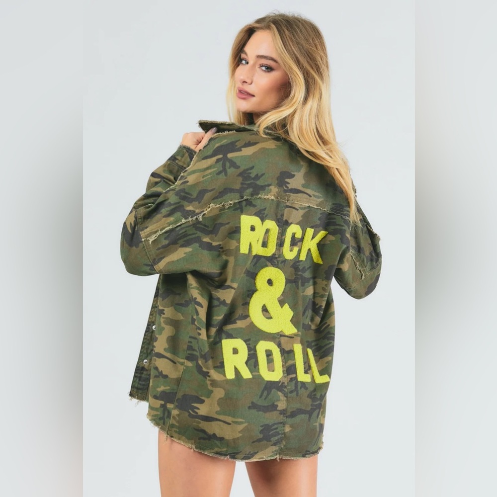 DAVI & DANI
Oversized Camo Rock & Roll Jacket